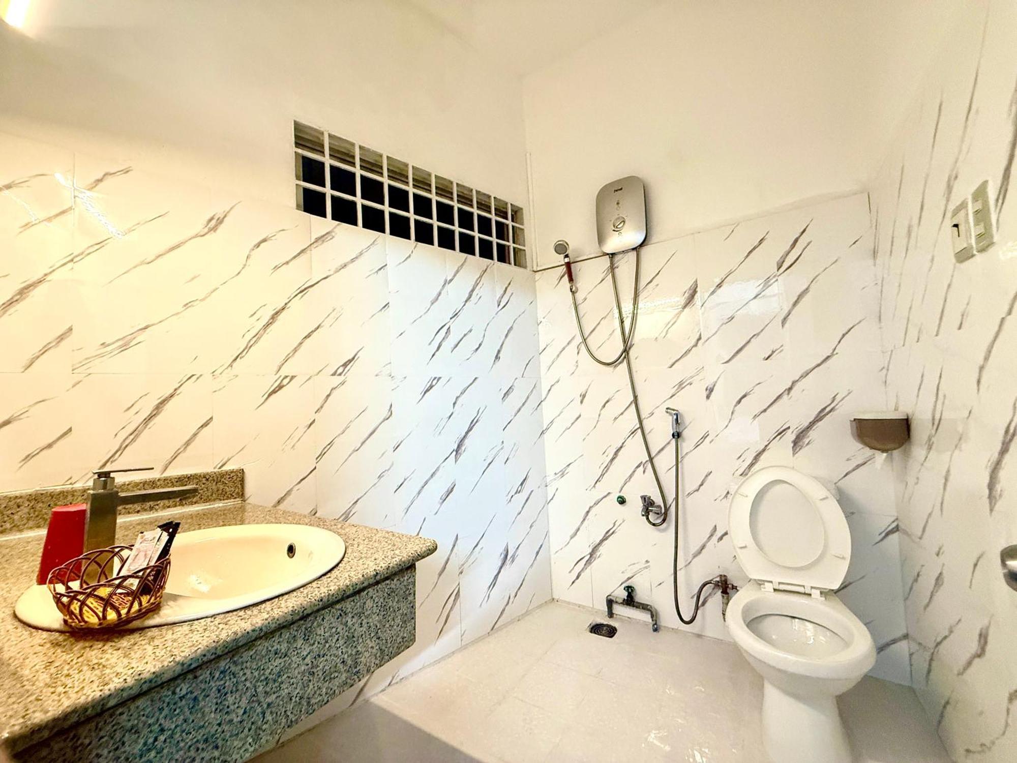 Lyly - Pham Ngu Lao Hotel *