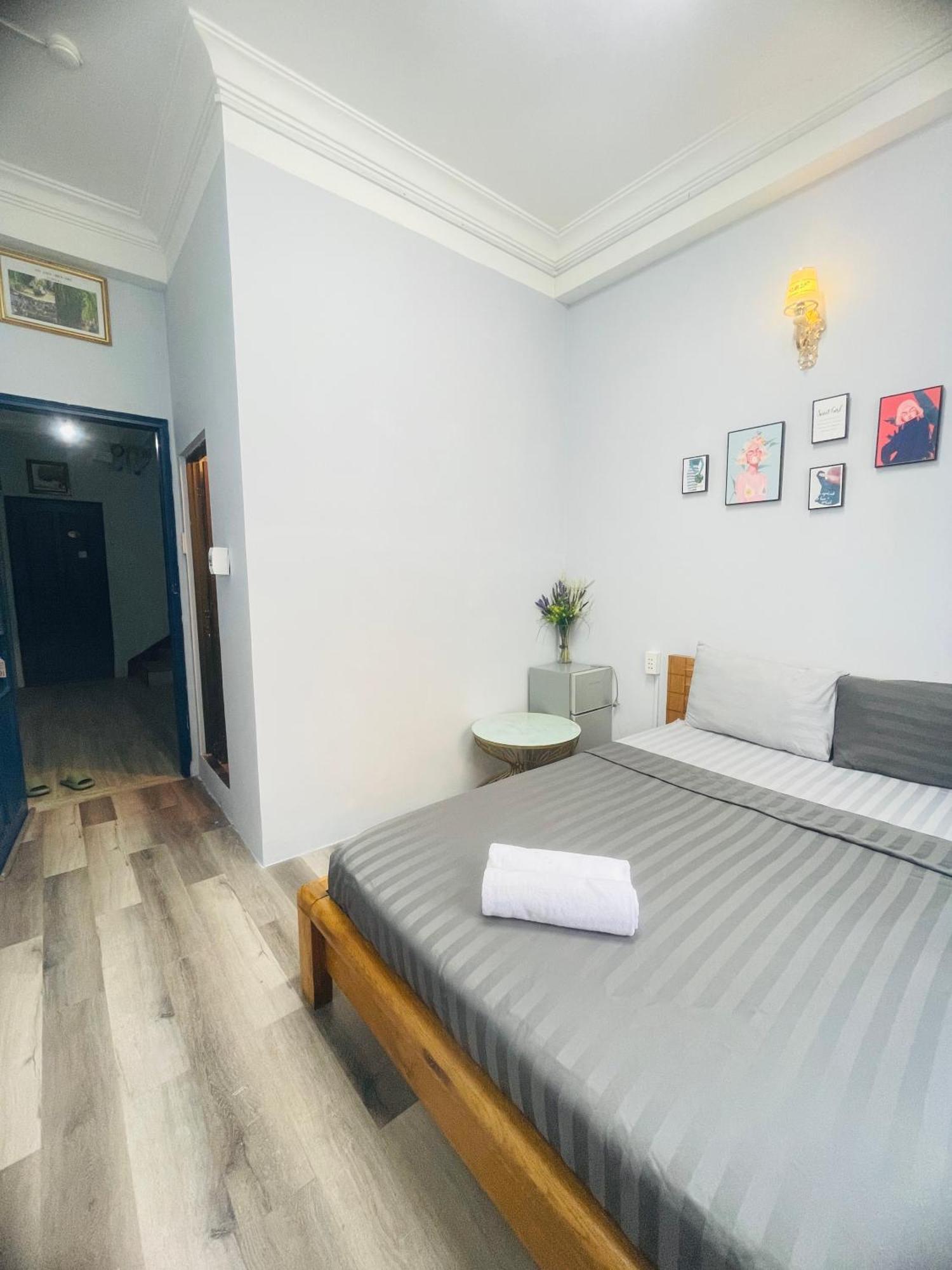 Lyly - Pham Ngu Lao * Ho Chi Minh City